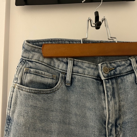 HOLISTER CURVE HIGH RISE MOM JEANS SIZE 27/5 - Picture 3 of 4